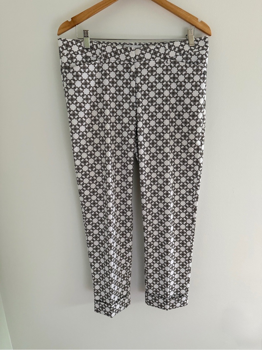 White Taupe Chain Print Golf Ankle Pants Size 8 Equestrian Quiet Luxury
